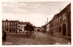 Humpolec, Horní (Riegrovo) náměstí, vpravo hotel Pujman